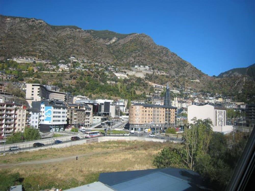 Hotel Pitiusa Andorra la Vella Bagian luar foto