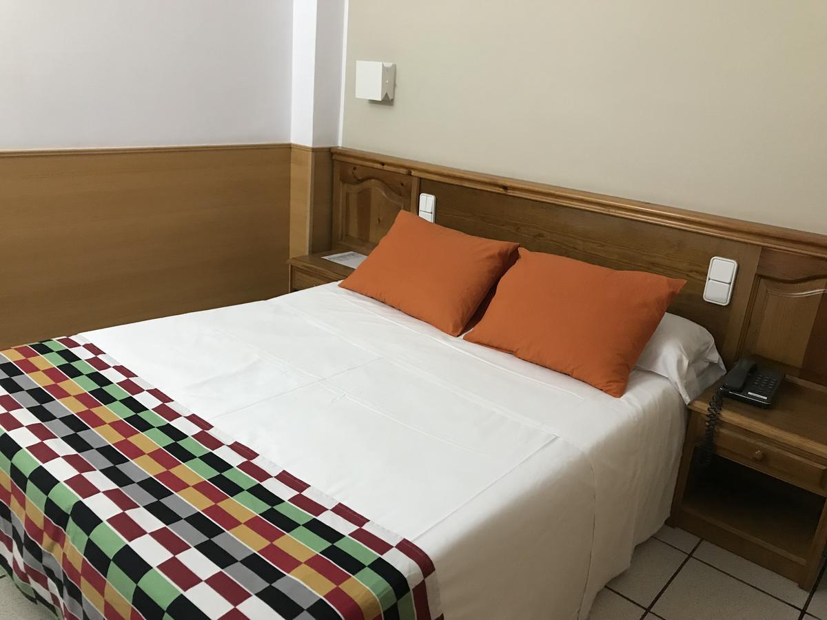 Hotel Pitiusa Andorra la Vella Bagian luar foto