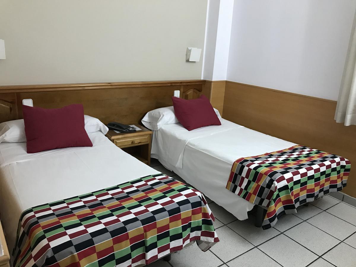 Hotel Pitiusa Andorra la Vella Bagian luar foto