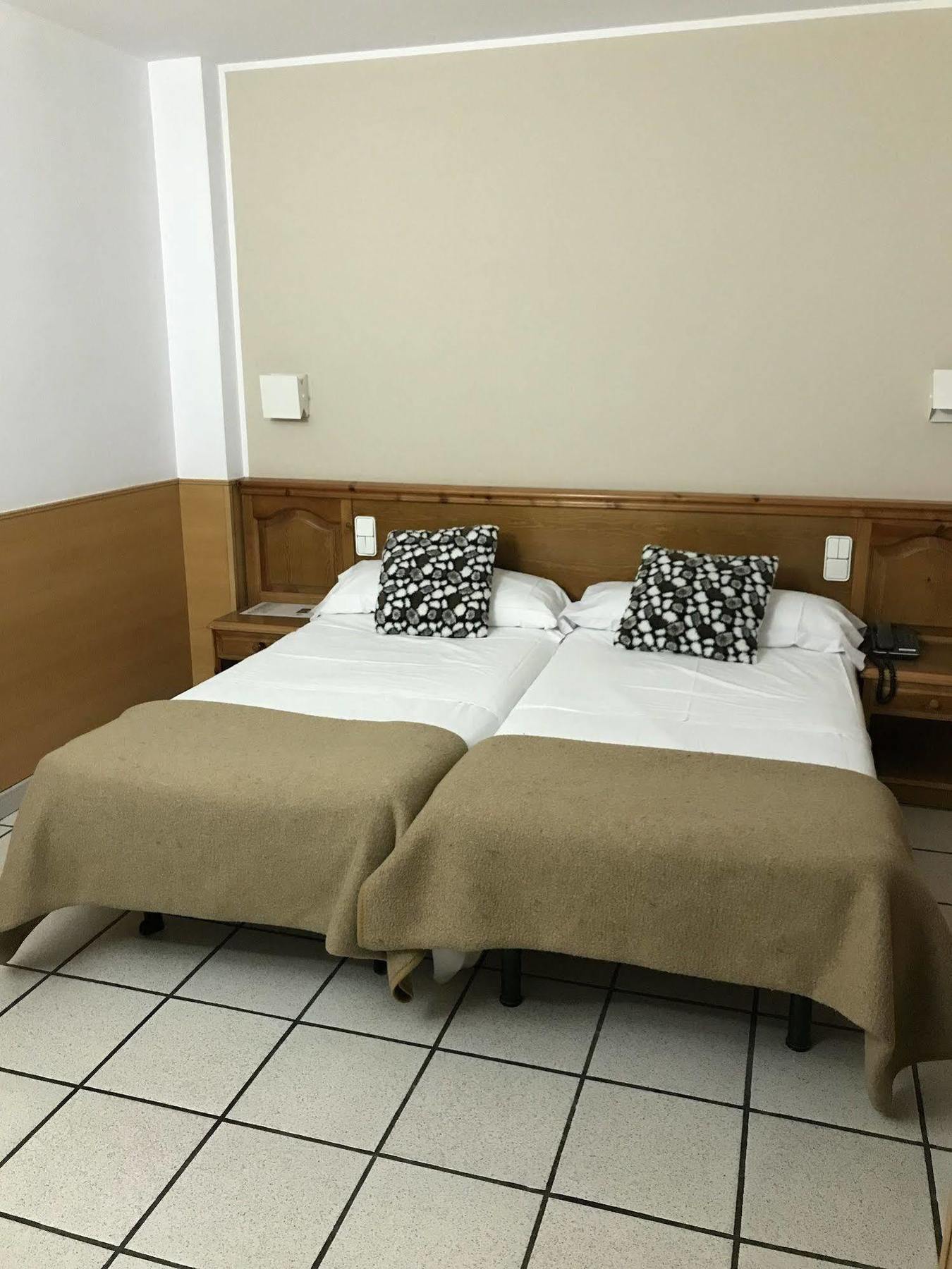 Hotel Pitiusa Andorra la Vella Bagian luar foto